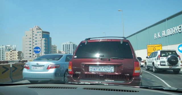 even the license plates are bilingual 