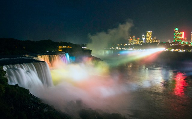 Niagara Falls at night