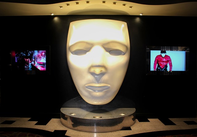 Jabbawockeez face and screens