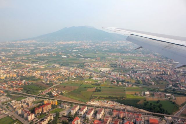 Mount Vesuvius surrounded by 3 million residents, last eruption in March 1944