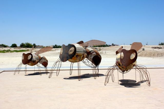 giant mosquitoes at Qal'at al-Bahrain