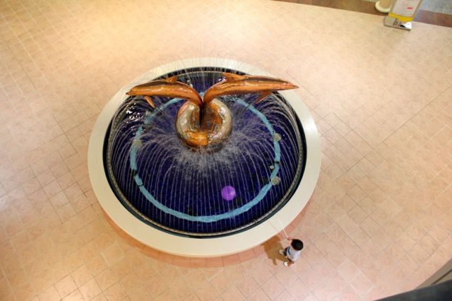 a fountain in Marina Mall